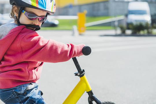 enfant-velo-exterieur.jpg